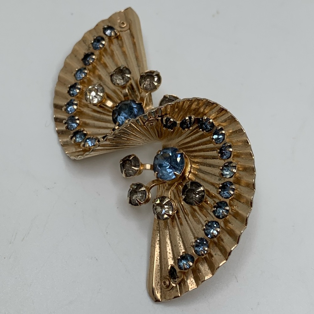 VTG Twisted Gold Tone Plisse Brooch/Pendant  Sparkling Blue & Clear rhinestones